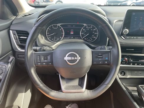 Used 2025 Nissan Rogue SV FWD image 16