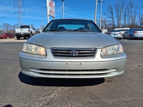 Used 2001 Toyota Camry LE image 2