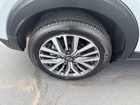 Used 2024 Nissan Kicks SV image 9