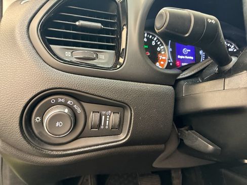 Used 2018 Jeep Renegade Altitude AWD/4WD image 20