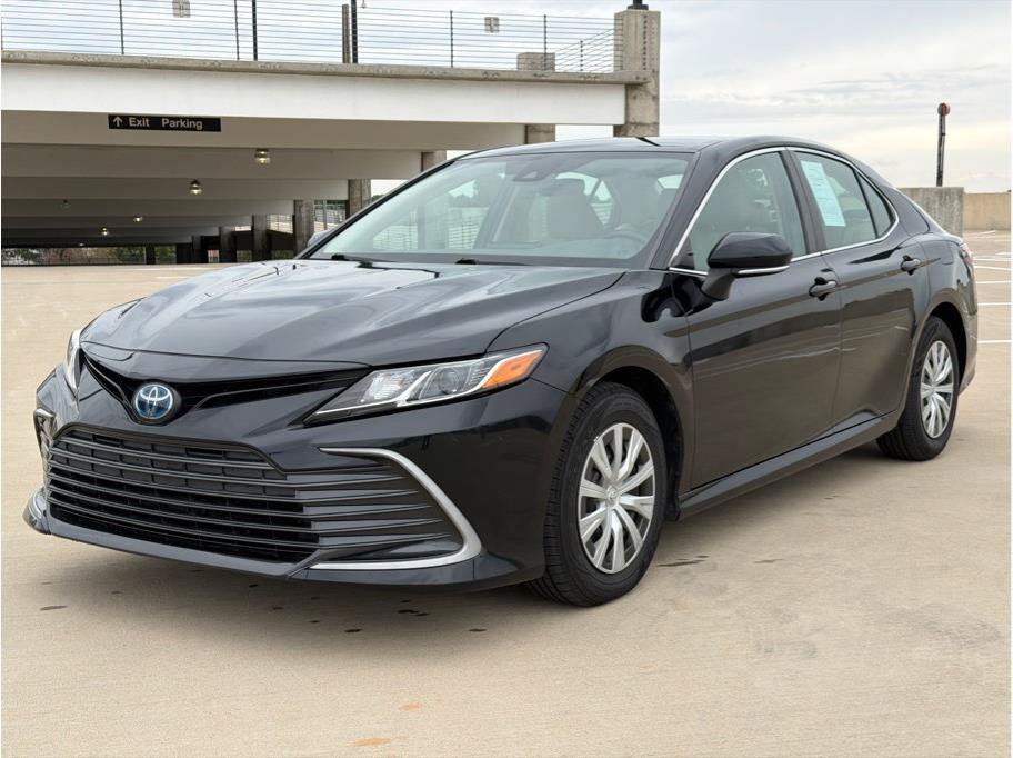 Used 2022 Toyota Camry LE FWD image 3