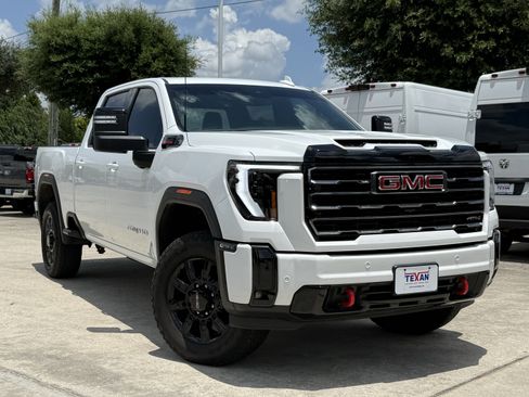 Used 2025 GMC Sierra 2500 AT4 AWD/4WD image 2