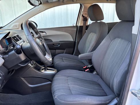 Used 2015 Chevrolet Sonic LT image 10