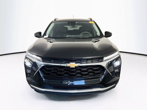 Used 2025 Chevrolet Trax LT FWD image 8
