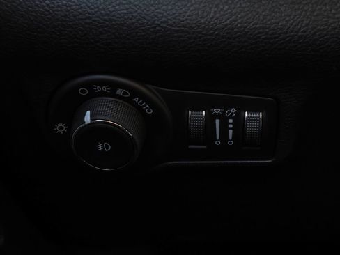 New 2025 Jeep Compass Latitude w/ Sun & Sound Group image 29