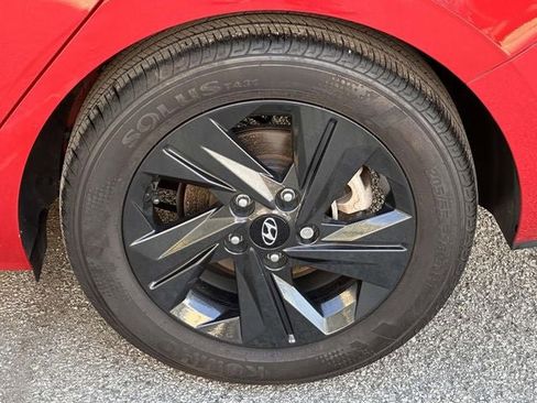 Used 2023 Hyundai Elantra SEL image 12