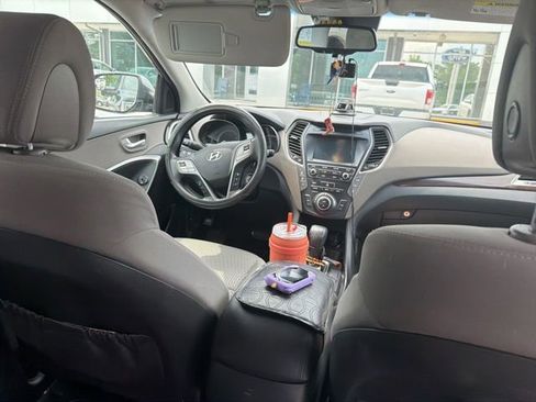 Used 2017 Hyundai Santa Fe SE FWD image 22