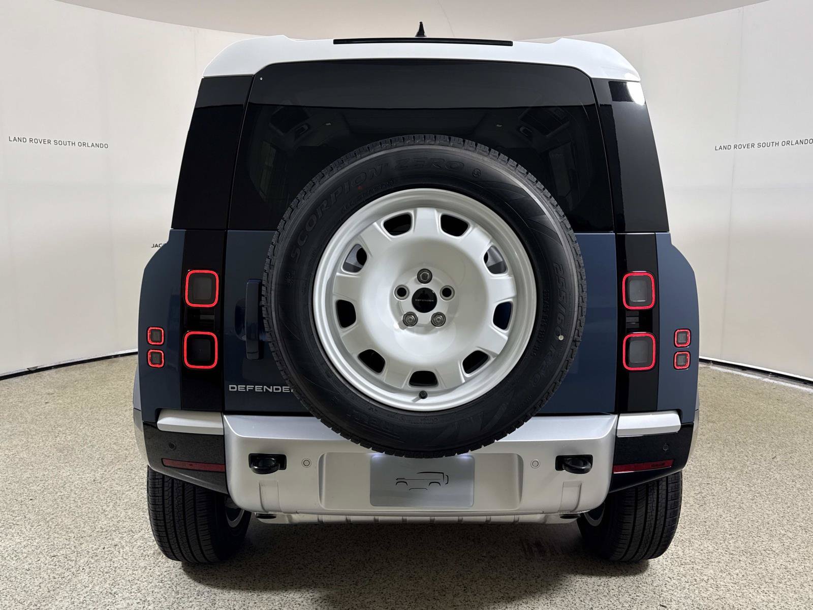 New 2026 Land Rover Defender 110 X-Dynamic SE AWD/4WD image 4
