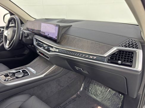 Used 2025 BMW X7 xDrive40i w/ Parking Assistance Package image 15