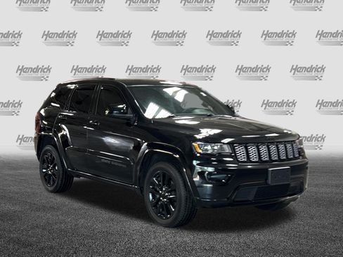 Used 2018 Jeep Grand Cherokee Altitude AWD/4WD image 2