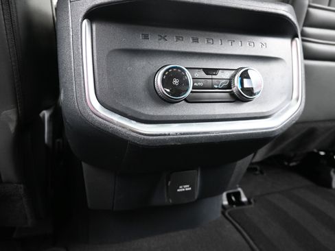Used 2025 Ford Expedition Active image 16