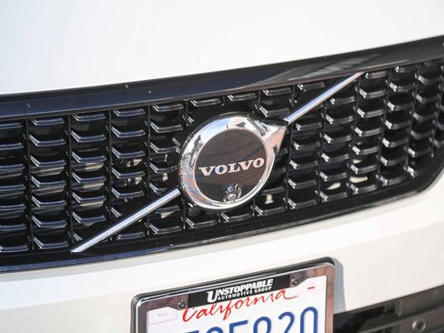 Certified 2025 Volvo XC40 B5 Ultra image 12