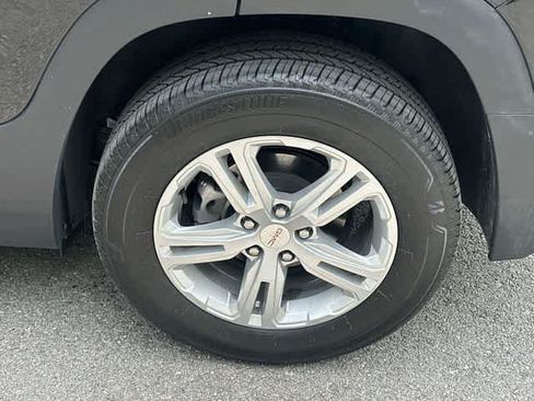 Used 2024 GMC Terrain SLE AWD/4WD image 5