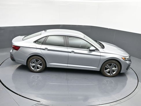 Used 2024 Volkswagen Jetta SE image 36