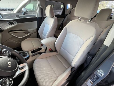 Used 2025 Kia Soul LX w/ Option Group 015 image 36