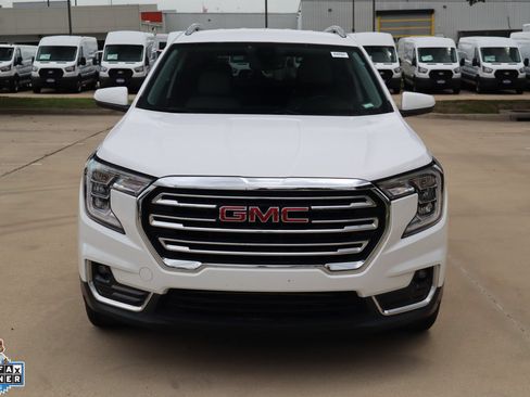 Used 2024 GMC Terrain SLT FWD image 9