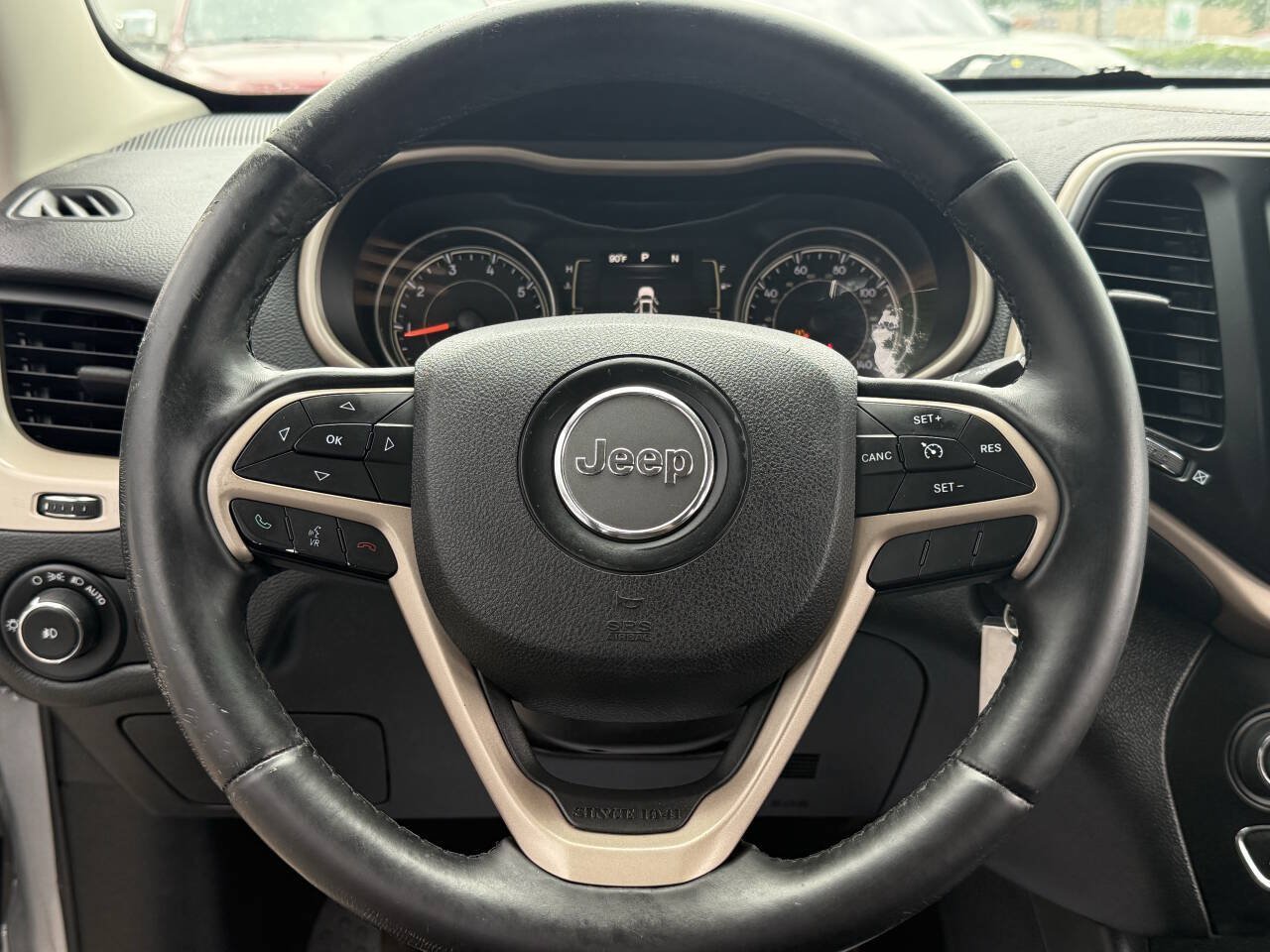Used 2015 Jeep Cherokee Latitude AWD/4WD image 10