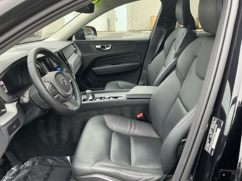 Used 2025 Volvo XC60 B5 Core AWD/4WD image 10