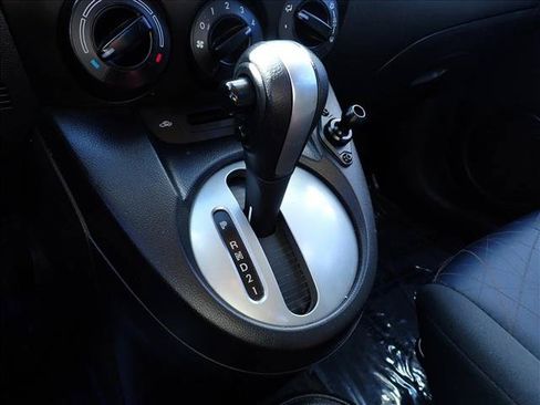 Used 2011 MAZDA MAZDA2 Sport FWD image 17