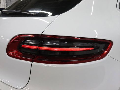 Used 2017 Porsche Macan S AWD/4WD image 10