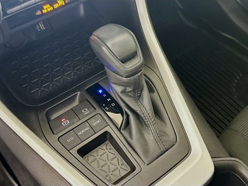 Certified 2025 Toyota RAV4 LE FWD image 20