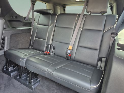 Used 2023 Cadillac Escalade ESV Premium Luxury AWD/4WD image 18