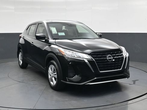 Certified 2025 Nissan Kicks Play S FWD image 2
