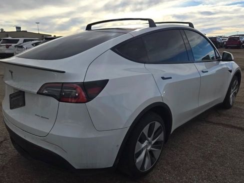 Used 2021 Tesla Model Y Long Range image 11