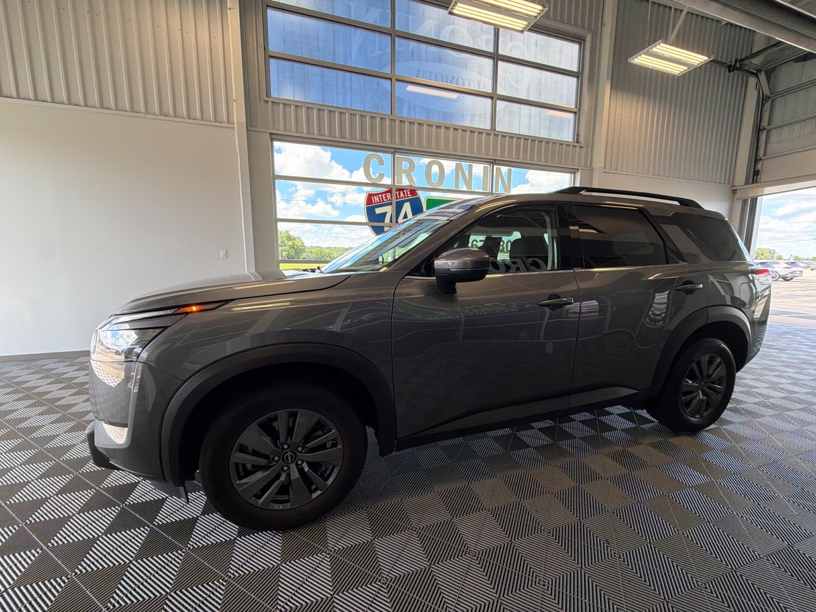 Used 2025 Nissan Pathfinder SV AWD/4WD image 3