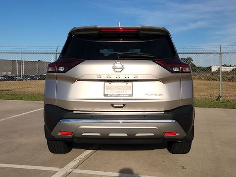 Certified 2022 Nissan Rogue Platinum w/ Head-Up Display Package image 6