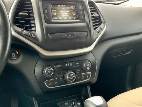 Used 2015 Jeep Cherokee Latitude w/ Comfort/Convenience Group FWD image 36