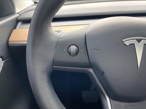 Used 2020 Tesla Model Y Long Range AWD/4WD image 17