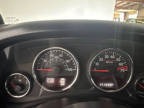 Used 2014 Jeep Wrangler Unlimited Rubicon AWD/4WD image 14