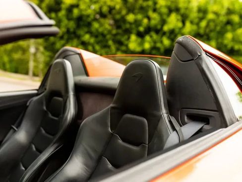 Used 2015 McLaren 650S Spider RWD image 8