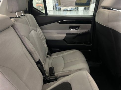 Used 2023 Honda Pilot LX image 19