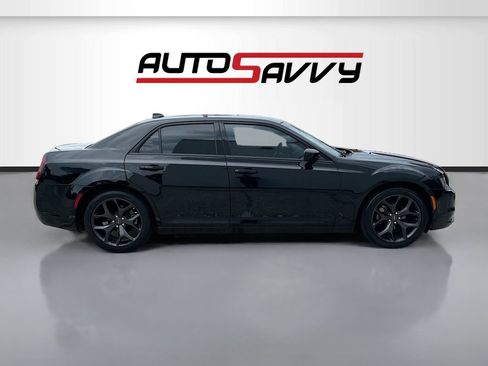 Used 2023 Chrysler 300 Touring w/ Sport Appearance Package RWD image 8