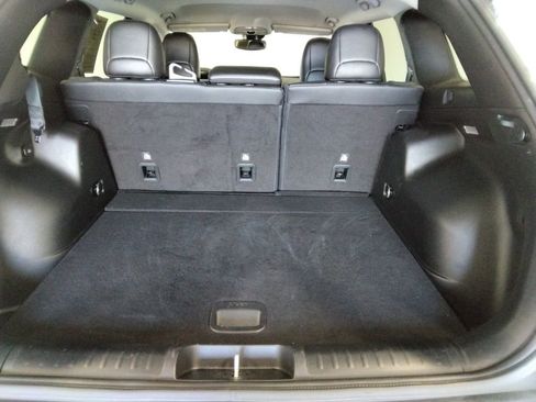 Used 2021 Jeep Cherokee Trailhawk image 10