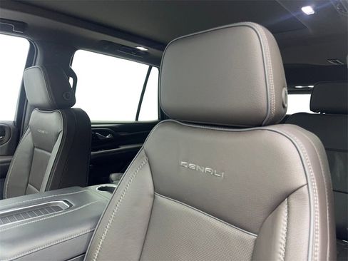 Used 2022 GMC Yukon Denali image 28