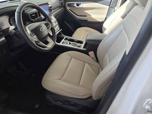 Used 2023 Ford Explorer XLT w/ Equipment Group 202A image 19