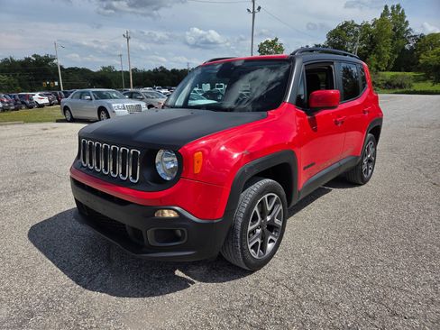 Used 2018 Jeep Renegade Latitude w/ Cold Weather Group AWD/4WD image 2