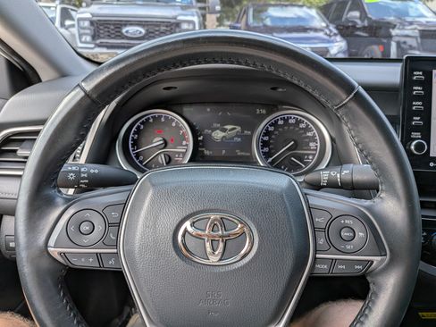 Used 2022 Toyota Camry XLE FWD image 22