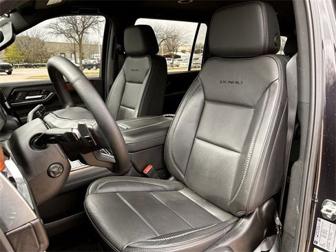 Used 2025 GMC Yukon XL Denali image 27