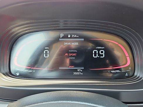 Used 2025 Hyundai Venue SEL FWD image 20