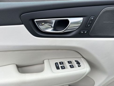 New 2026 Volvo XC60 T8 Ultra w/ Climate Package AWD/4WD image 12