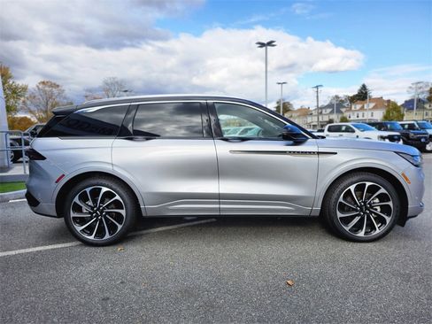 Used 2024 Lincoln Nautilus Black Label image 6