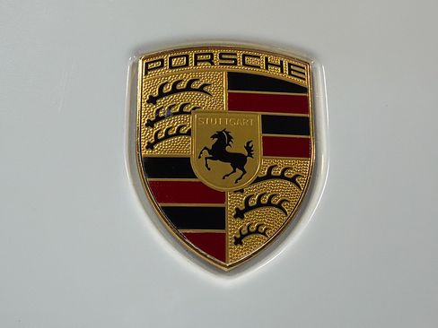 Used 2025 Porsche Macan image 12