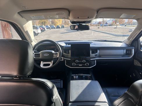 Used 2024 Ford Expedition Max XLT image 15