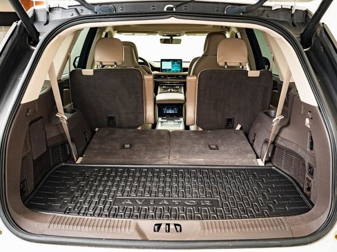 Used 2022 Lincoln Aviator Grand Touring w/ Equipment Group 301A image 19