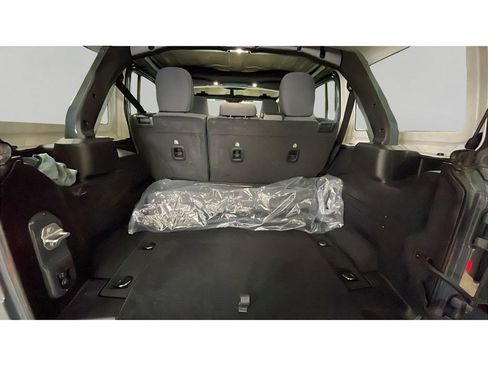 Used 2025 Jeep Wrangler Sahara image 18