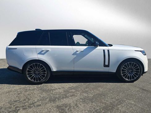 Certified 2023 Land Rover Range Rover SE image 2